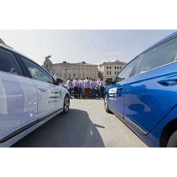 Piazza Unità d'Italia durante la prima gara del Campionato ECONOVA Cup 2017 "ECONOVA ADRIATIC RALLY" di regolarità per vetture elettriche e a energia alternativa - Trieste 23/03/2017