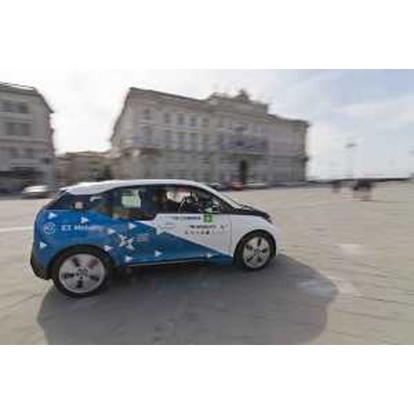 Piazza Unità d'Italia durante la prima gara del Campionato ECONOVA Cup 2017 "ECONOVA ADRIATIC RALLY" di regolarità per vetture elettriche e a energia alternativa - Trieste 23/03/2017