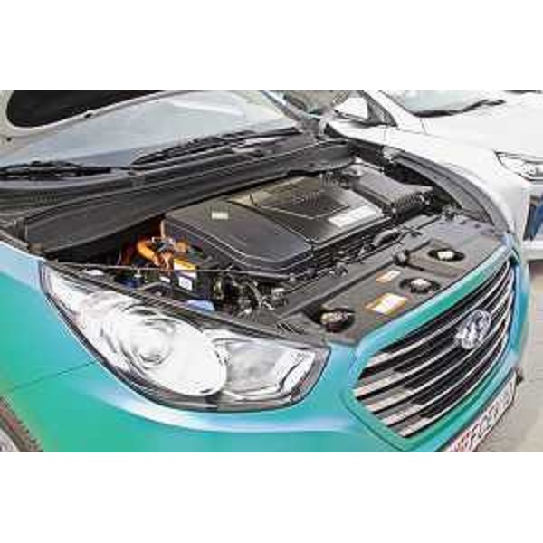 Veicolo in piazza Unità d'Italia durante la prima gara del Campionato ECONOVA Cup 2017 "ECONOVA ADRIATIC RALLY" di regolarità per vetture elettriche e a energia alternativa - Trieste 23/03/2017