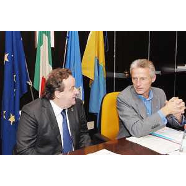 Riccardo Illy (Presidente Regione Friuli Venezia Giulia) e la giunta regionale conSilvano Del Zotto (Sindaco di Lignano Sabbiadoro) (Lignano Sabbiadoro, 21/10/05)