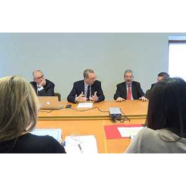 Marco Tullio Petrangelo (Direttore generale PromoTurismoFVG), Sergio Bolzonello (Vicepresidente Regione FVG e assessore Attività produttive, Turismo e Cooperazione) e Furio Honsell (Sindaco Udine) alla presentazione dei dati "Turismo in FVG: arrivi e presenze gennaio–dicembre 2016" e dell'Accordo per la gestione congiunta dei servizi di informazione turistica tra PromoTurismoFVG e Comune di Udine, nella sede dell'Infopoint turistico in piazza I Maggio - Udine 29/03/2017