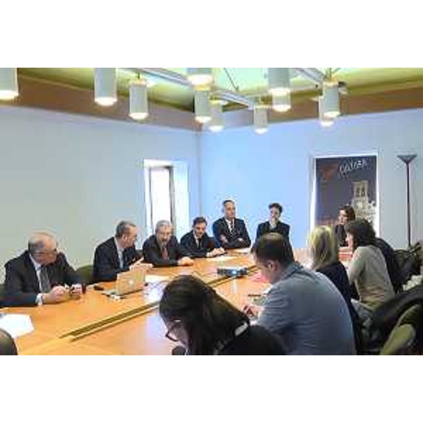Marco Tullio Petrangelo (Direttore generale PromoTurismoFVG), Sergio Bolzonello (Vicepresidente Regione FVG e assessore Attività produttive, Turismo e Cooperazione) e Furio Honsell (Sindaco Udine) alla presentazione dei dati "Turismo in FVG: arrivi e presenze gennaio–dicembre 2016" e dell'Accordo per la gestione congiunta dei servizi di informazione turistica tra PromoTurismoFVG e Comune di Udine, nella sede dell'Infopoint turistico in piazza I Maggio - Udine 29/03/2017