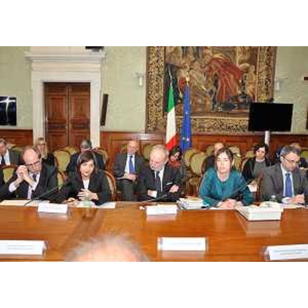 Gianni Torrenti (Assessore regionale Cultura, Sport e Solidarietà) e Debora Serracchiani (Presidente Regione Friuli Venezia Giulia) al Tavolo di Coordinamento tra Governo e Associazioni degli Esuli Istriani, Fiumani e Dalmati presieduto da Maria Elena Boschi (Sottosegretario Presidenza Consiglio Ministri), a Palazzo Chigi - Roma 29/03/2017