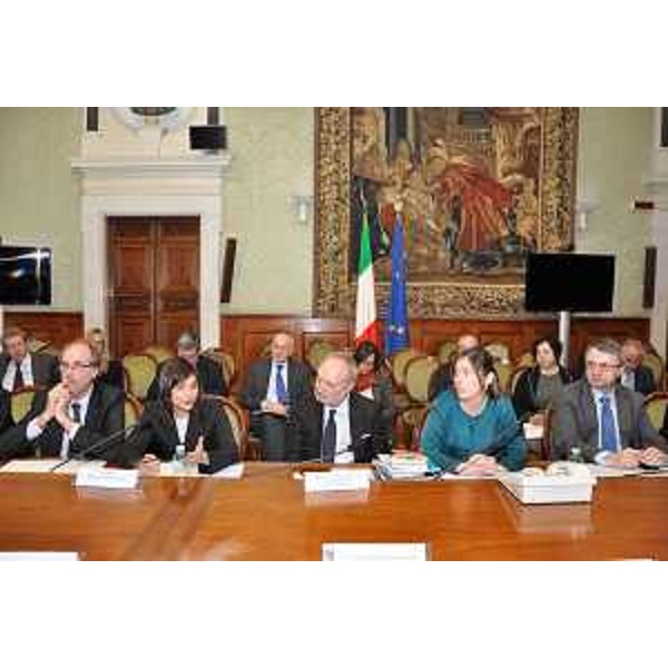 Gianni Torrenti (Assessore regionale Cultura, Sport e Solidarietà) e Debora Serracchiani (Presidente Regione Friuli Venezia Giulia) al Tavolo di Coordinamento tra Governo e Associazioni degli Esuli Istriani, Fiumani e Dalmati presieduto da Maria Elena Boschi (Sottosegretario Presidenza Consiglio Ministri), a Palazzo Chigi - Roma 29/03/2017
