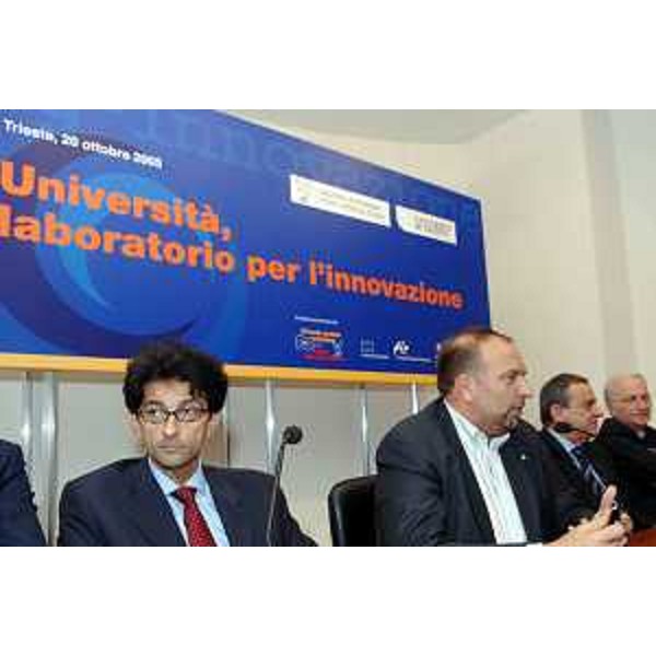 Roberto Cosolini (Assessore Regionale al lavoro, formazione, università e ricerca) e Isaac Getz (docente della European School of management) a Laboratorio per l'innovazione (Trieste, 20/10/05)