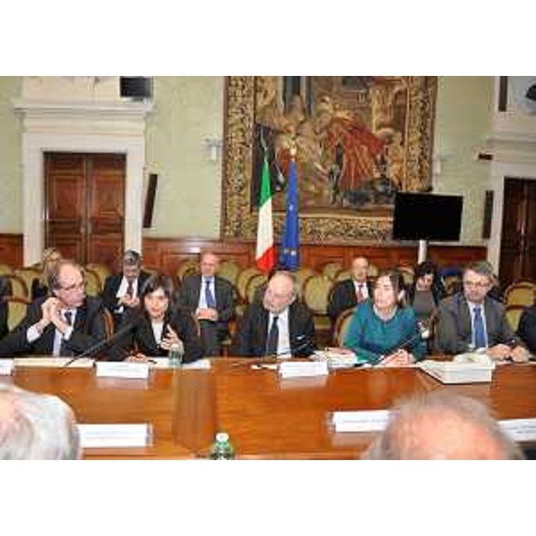 Gianni Torrenti (Assessore regionale Cultura, Sport e Solidarietà) e Debora Serracchiani (Presidente Regione Friuli Venezia Giulia) al Tavolo di Coordinamento tra Governo e Associazioni degli Esuli Istriani, Fiumani e Dalmati presieduto da Maria Elena Boschi (Sottosegretario Presidenza Consiglio Ministri), a Palazzo Chigi - Roma 29/03/2017