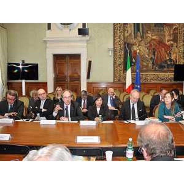 Gianni Torrenti (Assessore regionale Cultura, Sport e Solidarietà) e Debora Serracchiani (Presidente Regione Friuli Venezia Giulia) al Tavolo di Coordinamento tra Governo e Associazioni degli Esuli Istriani, Fiumani e Dalmati presieduto da Maria Elena Boschi (Sottosegretario Presidenza Consiglio Ministri), a Palazzo Chigi - Roma 29/03/2017
