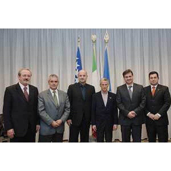 Riccardo Illy (Presidente Regione Friuli Venezia Giulia), Franco Iacop (Assessore regionale Relazioni internazionali) e Samir Silajdzic (Primo Ministro Cantone Sarajevo, Bosnia Erzegovina) in occasione della sigla dell'intesa bilaterale di collaborazione tra Regione FVG e Cantone di Sarajevo. (Udine 07/11/07)