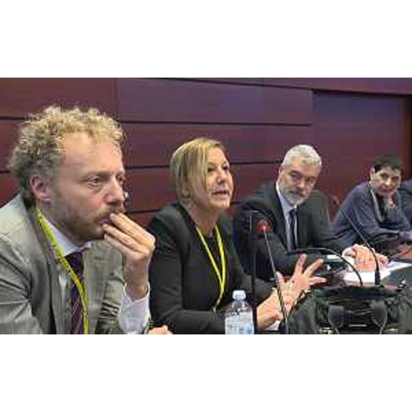 Clara Fresca Fantoni (Presidente Assinter Italia) e Paolo Panontin (Assessore regionale Autonomie locali e Coordinamento Riforme, Comparto unico, Sistemi informativi) al Tavolo di posizionamento per favorire la collaborazione tra Commissione speciale Agenda Digitale della Conferenza delle Regioni e delle Province autonome e Assinter Italia - Palmanova 30/03/2017