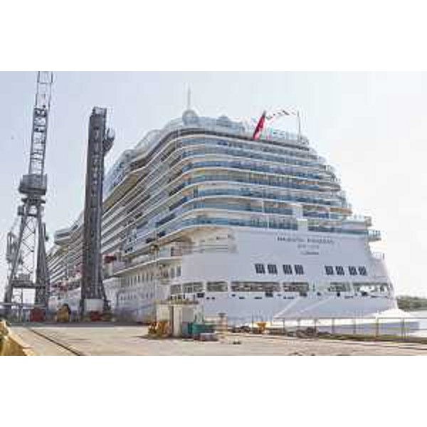 La Majestic Princess, terza unità della classe Royal Princess costruita per la Società armatrice Princess Cruises (Gruppo Carnival), all'ormeggio alla Fincantieri nel giorno della consegna all'armatore - Monfalcone 30/03/2017
