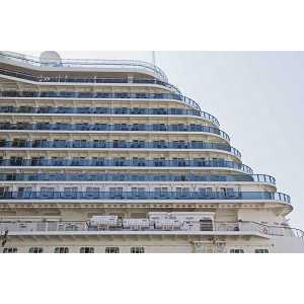 La Majestic Princess, terza unità della classe Royal Princess costruita per la Società armatrice Princess Cruises (Gruppo Carnival), all'ormeggio alla Fincantieri nel giorno della consegna all'armatore - Monfalcone 30/03/2017