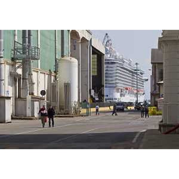 La Majestic Princess, terza unità della classe Royal Princess costruita per la Società armatrice Princess Cruises (Gruppo Carnival), all'ormeggio alla Fincantieri nel giorno della consegna all'armatore - Monfalcone 30/03/2017