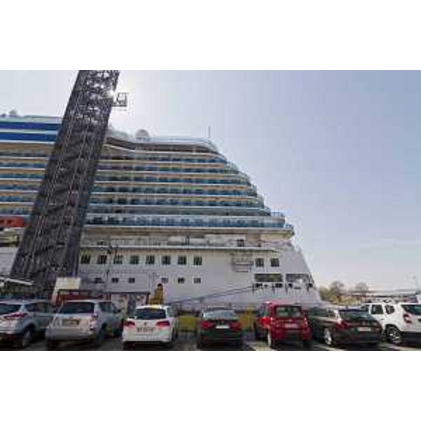 La Majestic Princess, terza unità della classe Royal Princess costruita per la Società armatrice Princess Cruises (Gruppo Carnival), all'ormeggio alla Fincantieri nel giorno della consegna all'armatore - Monfalcone 30/03/2017
