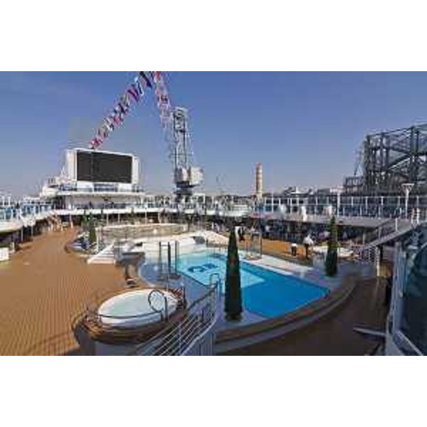 La Majestic Princess, terza unità della classe Royal Princess costruita per la Società armatrice Princess Cruises (Gruppo Carnival), all'ormeggio alla Fincantieri nel giorno della consegna all'armatore - Monfalcone 30/03/2017