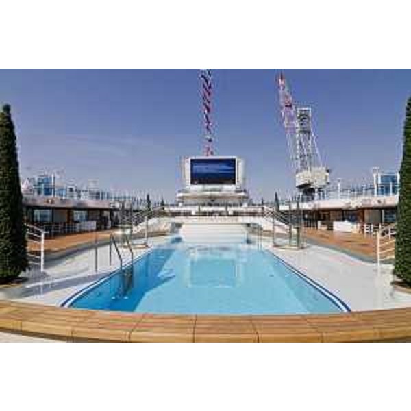 La Majestic Princess, terza unità della classe Royal Princess costruita per la Società armatrice Princess Cruises (Gruppo Carnival), all'ormeggio alla Fincantieri nel giorno della consegna all'armatore - Monfalcone 30/03/2017