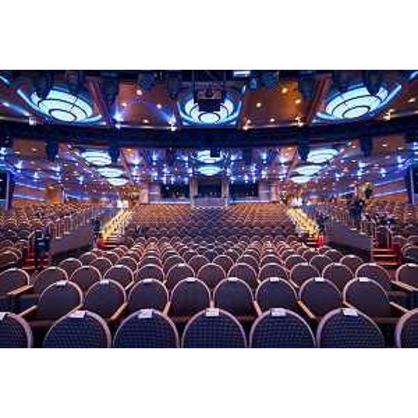 La Majestic Princess, terza unità della classe Royal Princess costruita per la Società armatrice Princess Cruises (Gruppo Carnival), all'ormeggio alla Fincantieri nel giorno della consegna all'armatore - Monfalcone 30/03/2017