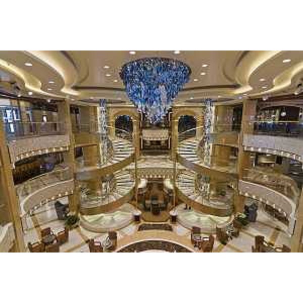 La Majestic Princess, terza unità della classe Royal Princess costruita per la Società armatrice Princess Cruises (Gruppo Carnival), all'ormeggio alla Fincantieri nel giorno della consegna all'armatore - Monfalcone 30/03/2017