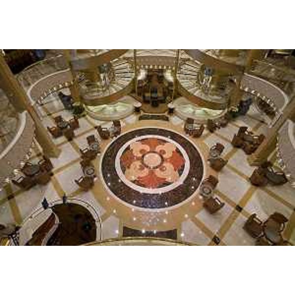 La Majestic Princess, terza unità della classe Royal Princess costruita per la Società armatrice Princess Cruises (Gruppo Carnival), all'ormeggio alla Fincantieri nel giorno della consegna all'armatore - Monfalcone 30/03/2017
