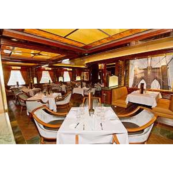 La Majestic Princess, terza unità della classe Royal Princess costruita per la Società armatrice Princess Cruises (Gruppo Carnival), all'ormeggio alla Fincantieri nel giorno della consegna all'armatore - Monfalcone 30/03/2017