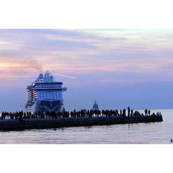 Arrivo della Majestic Princess, terza unità della classe Royal Princess costruita per la Società armatrice Princess Cruises (Gruppo Carnival) - Trieste 30/03/2017