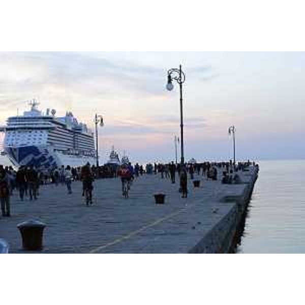 Arrivo della Majestic Princess, terza unità della classe Royal Princess costruita per la Società armatrice Princess Cruises (Gruppo Carnival) - Trieste 30/03/2017