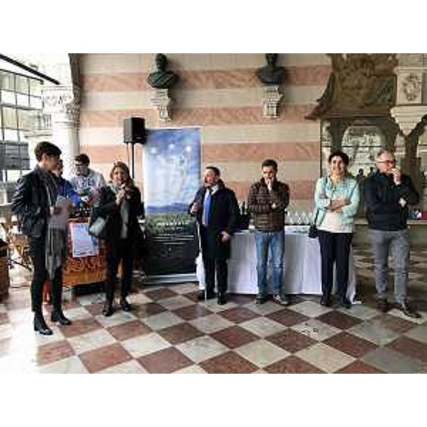Maria Sandra Telesca (Assessore regionale Salute, Integrazione socio-sanitaria, Politiche sociali e Famiglia), Vincenzo Zoccano (Presidente Consulta regionale Associazioni persone disabili e loro famiglie FVG) e Mariagrazia Santoro (Assessore regionale Infrastrutture e Territorio) alla celebrazione della Giornata mondiale per la consapevolezza dell'autismo, organizzata dall'Associazione Progettoautismo FVG - Udine 02/04/2017