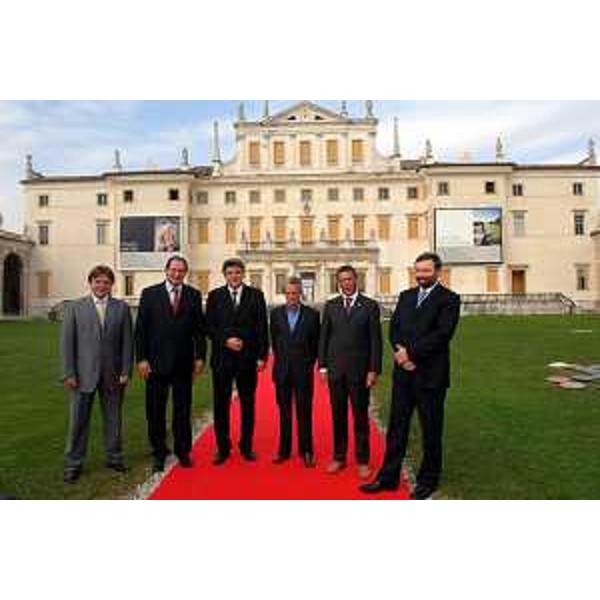 Presidenti Euroregione: Ivan Jakovcic (Presidente Regione Istriana), Giancarlo Galan (Presidente Regione Veneto), Zlatko Komadina (Presidente della Contea Litoranea Montana), Riccardo Illy (Presidente Regione Friuli Venezia Giulia), Joerg Haider (Presidente Regione Carinzia) ed Ivan Zagar (Ministro della Slovenia per la Politica regionale) (Passariano, 17/10/05)