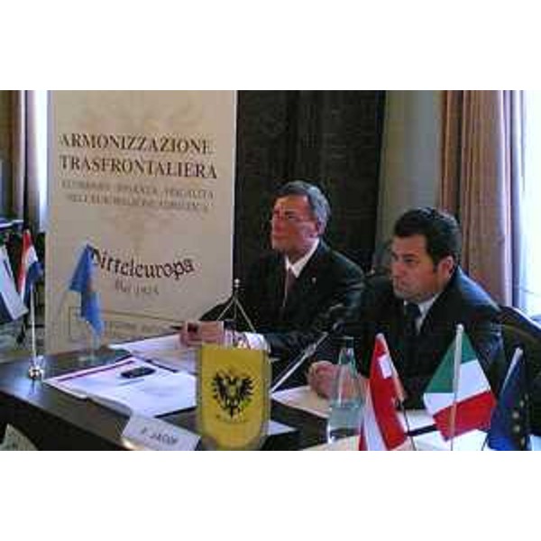 Franco Iacop (Assessore Regionale per le relazioni internazionali, comunitarie e autonomie locali) al convegno "Armonizzazione Trasfrontaliera" (San Giovanni al Natisone, 14/10/05)