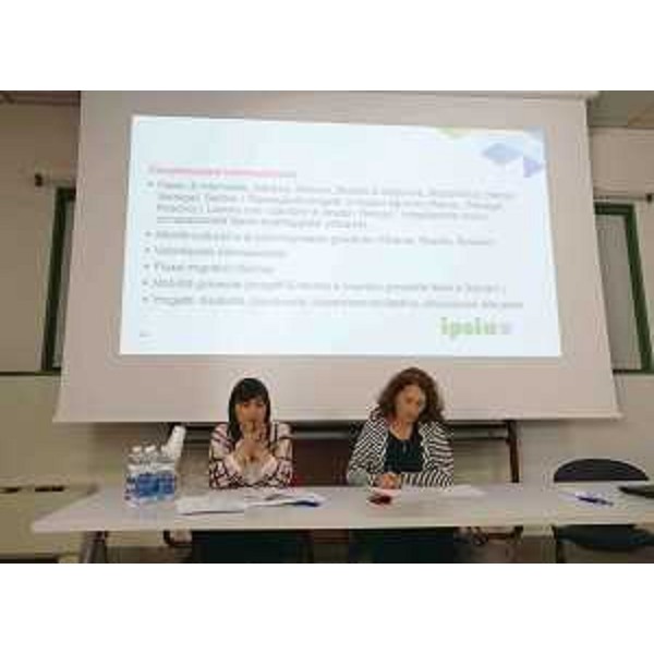 Debora Serracchiani (Presidente Regione Friuli Venezia Giulia) ed Erica Mastrociani (Presidente ACLI FVG) all'incontro con i rappresentanti del mondo associativo che fa capo alle ACLI regionali - Pasian di Prato 03/04/2017