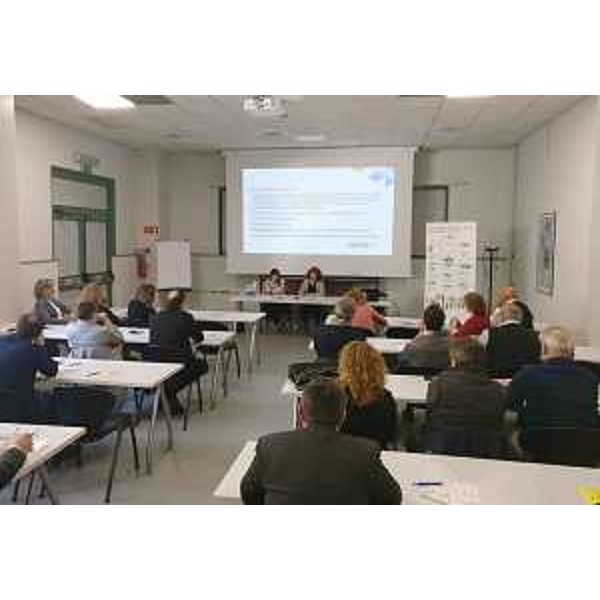 Debora Serracchiani (Presidente Regione Friuli Venezia Giulia) ed Erica Mastrociani (Presidente ACLI FVG) all'incontro con i rappresentanti del mondo associativo che fa capo alle ACLI regionali - Pasian di Prato 03/04/2017