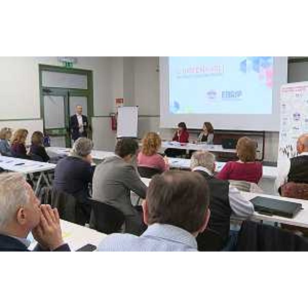 Debora Serracchiani (Presidente Regione Friuli Venezia Giulia) ed Erica Mastrociani (Presidente ACLI FVG) all'incontro con i rappresentanti del mondo associativo che fa capo alle ACLI regionali - Pasian di Prato 03/04/2017