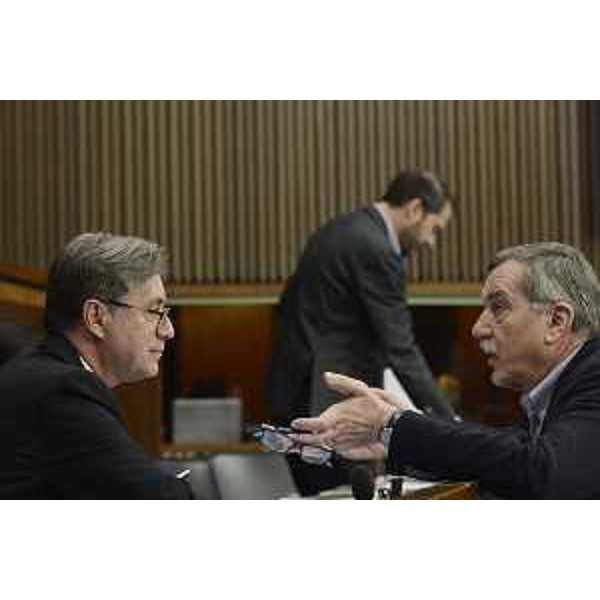 Francesco Peroni (Assessore regionale Finanze, Patrimonio, Coordinamento e Programmazione Politiche economiche e comunitarie) e Renzo Liva (Consigliere) nell'Aula del Consiglio regionale del FVG - Trieste 04/04/2017