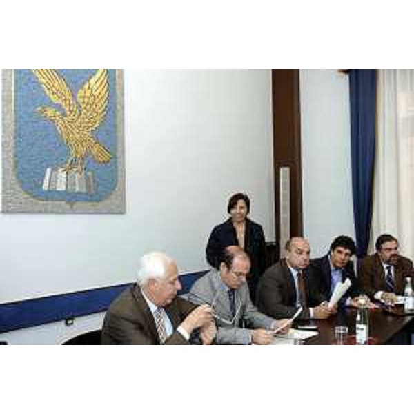 Gianfranco Moretton (Assessore Regionale all'ambiente, lavori pubblici e protezione civile) all'incontro con i sindaci della provincia di Trieste per accordo con Seastock (Trieste, 13/10/05)
