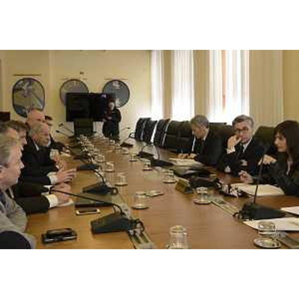 Francesco Peroni (Assessore regionale Finanze, Patrimonio, Coordinamento e Programmazione Politiche economiche e comunitarie) e Debora Serracchiani (Presidente Regione Friuli Venezia Giulia) incontrano i sindaci dell'Isontino - Trieste 05/04/2017