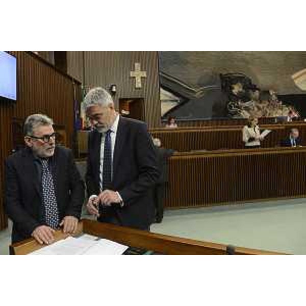 Alessandro Colautti (Consigliere regionale) e Paolo Panontin (Assessore regionale Autonomie locali e Coordinamento Riforme, Comparto unico, Sistemi informativi, Caccia e Risorse ittiche, delegato Protezione civile) nell'Aula del Consiglio regionale del FVG - Trieste 05/04/2017