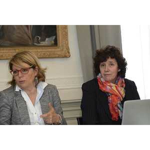 Gli assessori regionali Maria Sandra Telesca (Salute, Integrazione socio-sanitaria, Politiche sociali e Famiglia) e Loredana Panariti (Lavoro, Formazione, Istruzione, Pari Opportunità, Politiche giovanili, Ricerca e Università) durante la presentazione della prima Relazione di monitoraggio della Misura di Inclusione Attiva e di Sostegno al Reddito (MIASR) - Trieste 07/04/2017