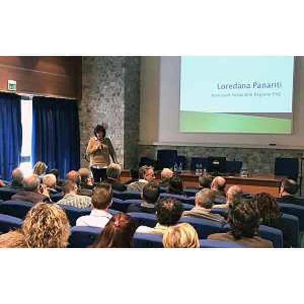 Loredana Panariti (Assessore regionale Lavoro, Formazione, Istruzione, Pari Opportunità, Politiche giovanili, Ricerca e Università) alla presentazione del progetto Job&go, al Consorzio per il Nucleo di Industrializzazione della provincia di Pordenone (NIP) - Maniago 10/04/2017