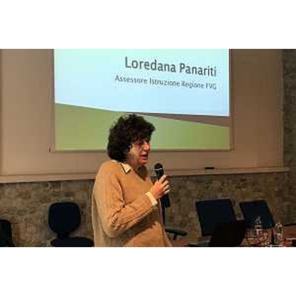 Loredana Panariti (Assessore regionale Lavoro, Formazione, Istruzione, Pari Opportunità, Politiche giovanili, Ricerca e Università) alla presentazione del progetto Job&go, al Consorzio per il Nucleo di Industrializzazione della provincia di Pordenone (NIP) - Maniago 10/04/2017