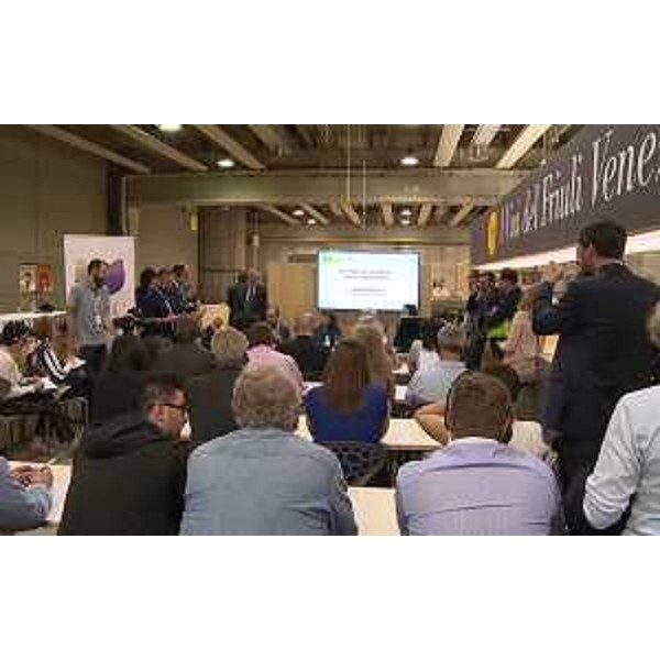 Debora Serracchiani (Presidente Regione Friuli Venezia Giulia) alla conferenza sulla DOC Friuli Venezia Giulia al Vinitaly - Verona 10/04/2017