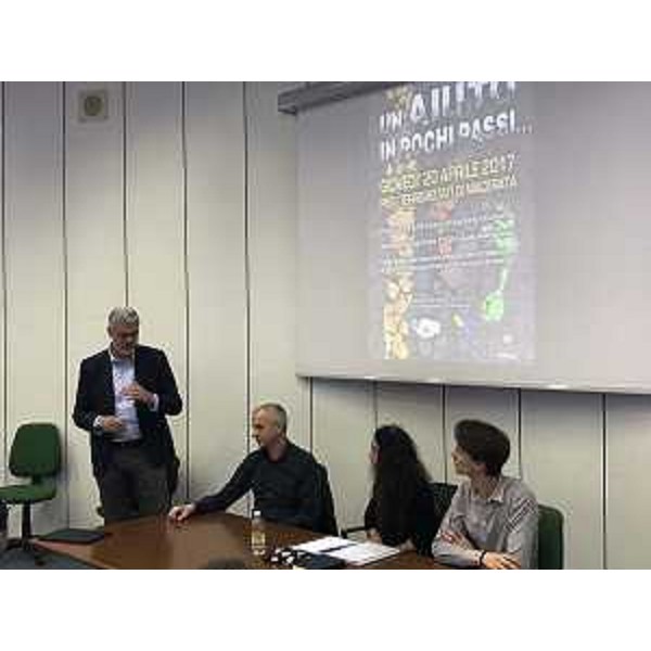 Paolo Panontin (Assessore regionale Protezione civile) alla presentazione della marcia di solidarietà degli studenti pordenonesi "Un aiuto in pochi passi ..." per la ricostruzione della scuola di Sarnano (MC) - Pordenone 11/04/2017