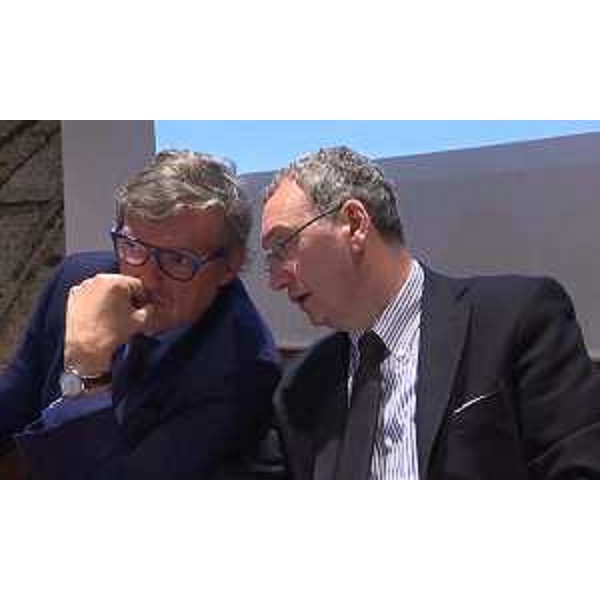 Giovanni Da Pozzo (Presidente CCIAA Udine) e Sergio Bolzonello (Vicepresidente Regione FVG e assessore Attività produttive, Turismo e Cooperazione) al convegno "Sarà ancora manifattura? Indirizzare e riconfigurare la sfida della nuova manifattura", nella Sala Valduga della CCIAA - Udine 11/04/2017