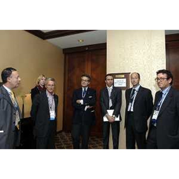 Riccardo Illy (Presidente Regione Friuli VEnezia Giulia) con i dirigenti di Sertubi (Belgrado, 10/10/05)