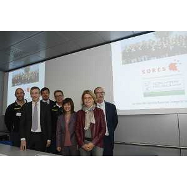 Adriano Marcolongo (Direttore centrale Salute Regione FVG), Vittorio Antonaglia (Direttore SORES), Debora Serracchiani (Presidente Regione Friuli Venezia Giulia), Maria Sandra Telesca (Assessore regionale Salute) e Massimo Romano (Direttore Ente Gestione Accentrata Servizi condivisi / EGAS) alla presentazione dei primi dati sull'attività della Sala Operativa Regionale Emergenze Sanitarie (SORES) - Palmanova 12/04/2017