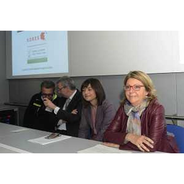 Vittorio Antonaglia (Direttore SORES), Adriano Marcolongo (Direttore centrale Salute Regione FVG), Debora Serracchiani (Presidente Regione Friuli Venezia Giulia) e Maria Sandra Telesca (Assessore regionale Salute) alla presentazione dei primi dati sull'attività della Sala Operativa Regionale Emergenze Sanitarie (SORES) - Palmanova 12/04/2017