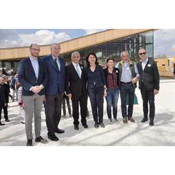 Mariagrazia Santoro (Assessore regionale Infrastrutture e Territorio) al primo "Pranzo solidale" per il rilancio dell'economia di Amatrice - 12/04/2017
