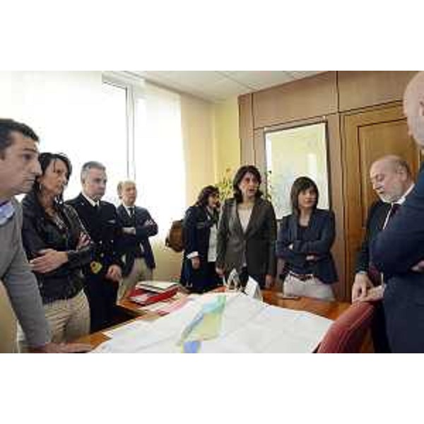 Mariagrazia Santoro (Assessore regionale Infrastrutture e Territorio) e Debora Serracchiani (Presidente Regione Friuli Venezia Giulia) nella sede dell'Azienda speciale per il Porto - Monfalcone 13/04/2017