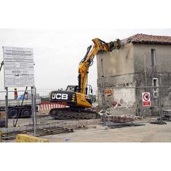 Demolizione della casa del fanalista - Monfalcone 13/04/2017