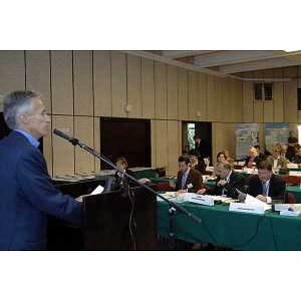 Riccardo Illy (Presidente Regione Friuli Venezia Giulia)ad assemblea ARE (Pozan, 06/10/05)