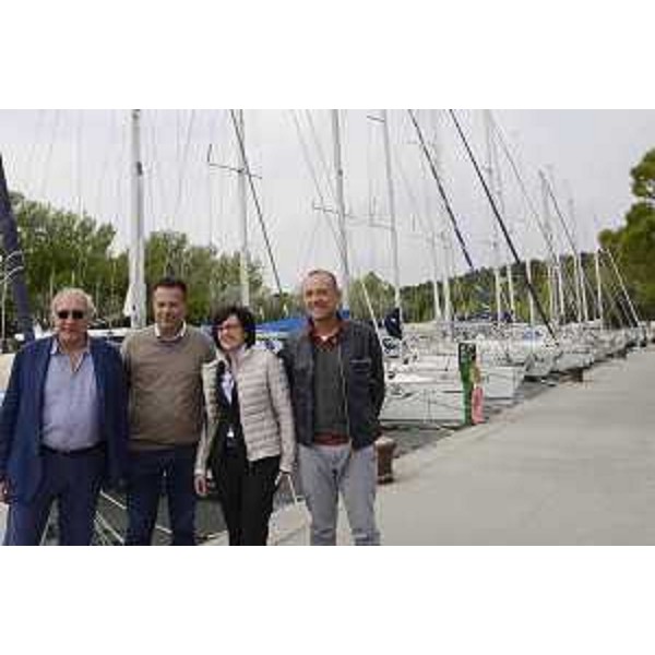 Sara Vito (Assessore regionale Ambiente ed Energia) durante il sopralluogo ai lavori di dragaggio del canale di accesso al Villaggio del Pescatore e al comprensorio del canale est-ovest in zona Lisert di Monfalcone - 13/04/2017