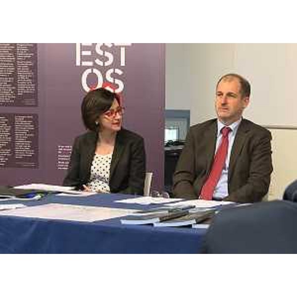 Sara Vito (Assessore regionale Ambiente ed Energia) e Davide Iannis (Presidente Consiglio amministrazione CCM) alla consegna dell'archivio documentale del professor Claudio Bianchi al Consorzio Culturale del Monfalconese (CCM), a Villa Vicentini Miniussi - Ronchi dei Legionari 18/04/2017